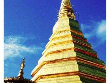 เมื่อพูดถึงจังหวัดแพร่ ก็ต้องนึกถึงวัดศักดิ์สิทธิ์ ซึ่งเรียกได้ว่าเป็นวัดประจำจังหวัด เป็นเอกลักษ์ของจังหวัดแพร่ นั่นคือ "วัดพระธาตุช่อแฮ" เป็นวัดคู่บ้าน คู่เมือง ใครที่มาเที่ยวจังหวัดแพร่แล้วจะต้องมานมัสการพระธาตุช่อแฮ เพื่อเป็นศิริมงคลกับตนเอง จนมีคำพูดที่ว่า "ถ้ามาจังหวัดแพร่ แต่ไม่ได้มาวัดพระธาตุช่อแฮเหมือนมาไม่ถึงจังหวัดแพร่"